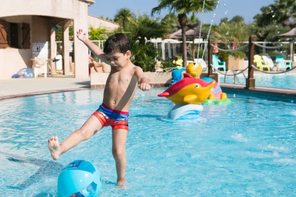 camping-leï-suves-kindje-zwembad