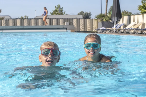 camping-de-molenhoek-zwembad-snorkelen