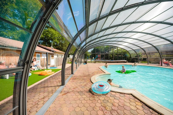 camping-au-clos-de-la-chaume-zwembad- close-up