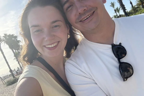 Selfie aan het strand met palmbomen