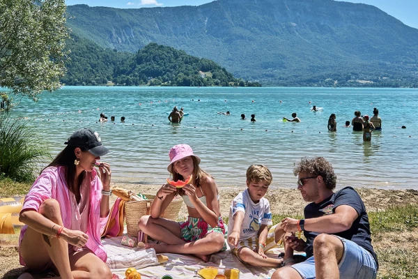 Glamping by a lake: wake up to breathtaking water views