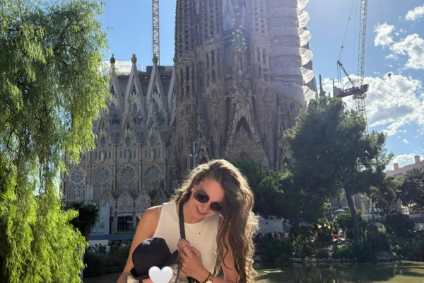 Gezinsfoto bij de Sagrada Família in Barcelona